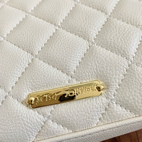 Betsey Johnson quilted white kitty purse - Picture 3 of 10
